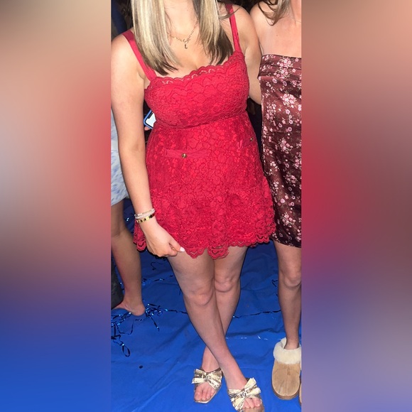 Red Saylor Homecoming lace dress - Picture 4 of 5